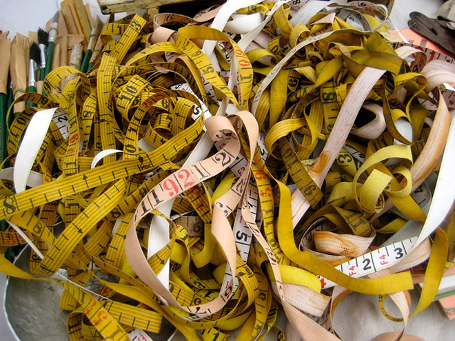 Tape measure tangle