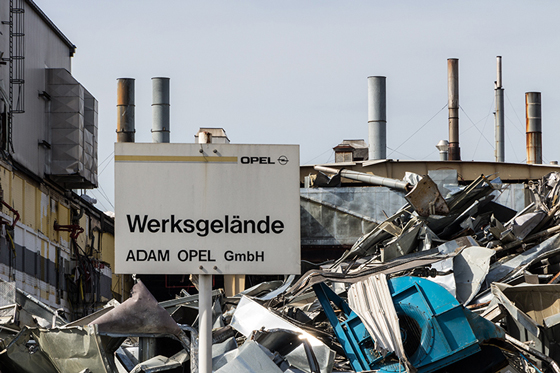 The car manufacturer Opel (subsidiary of General Motors) had a factory in Bochum from 1962 to 2015. The factory buildings are currently demolished to use the space for new developments that are expected to bring employment opportunities to the region.